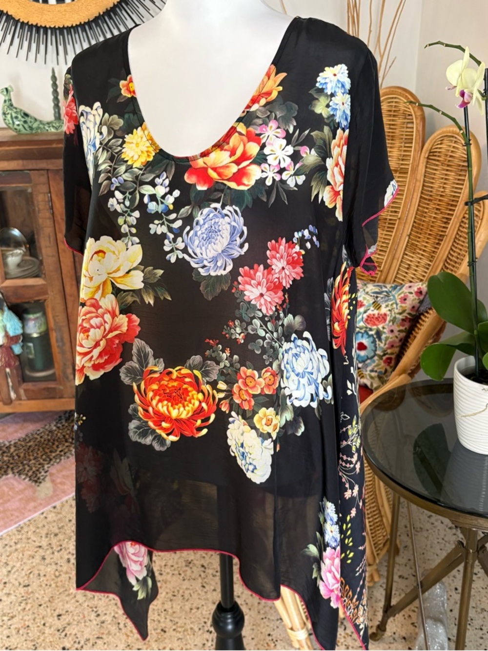 JOHNNY WAS Black Rayon Floral Print Swing Top! Short Sleeve! Two Fabrics! Medium